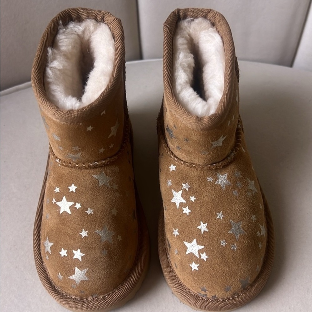 UGG MINI SUEDE SHEARLING LINED STARS CLASSIC BOOTS CHESTNUT SILVER